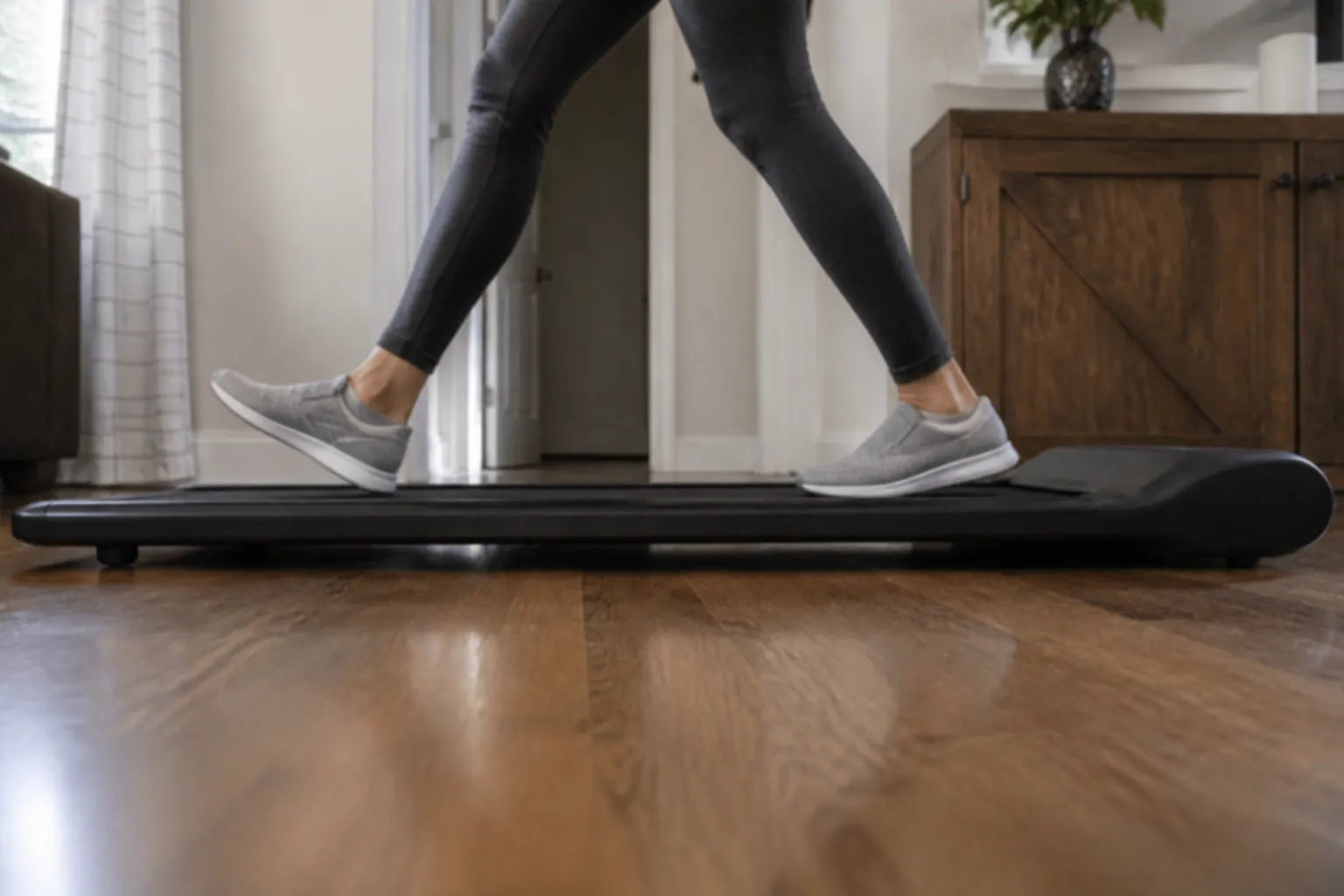 Long walking pad belt with a long stride in mid-step